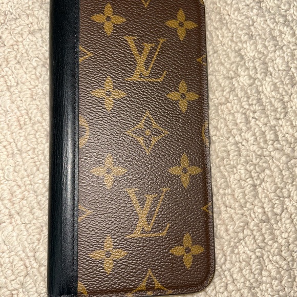 🌸Authentic Louis Vuitton Monogram Folio Phone Case for IPhone X and XS in GUC